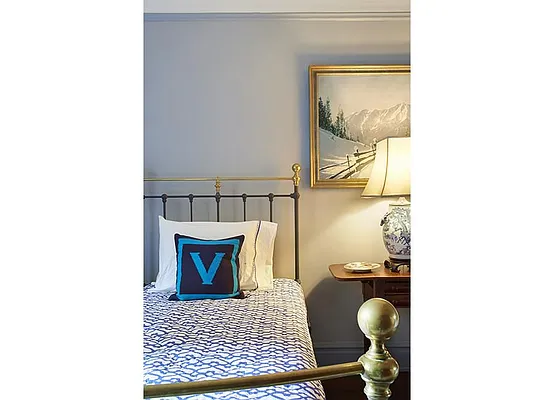 Sold by Warburg | media 10