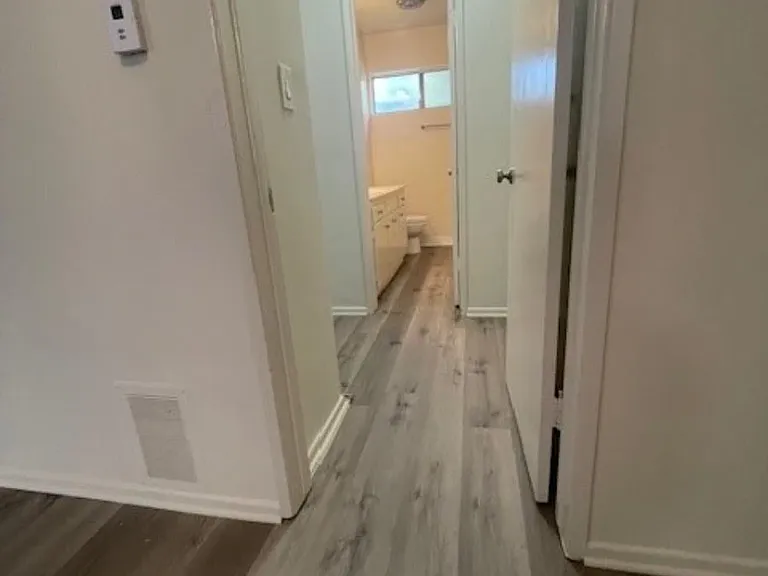 2043 N Beachwood Dr #10 — Photo 9