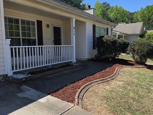 613 Hynds Springs Dr, Jonesboro, GA 30238