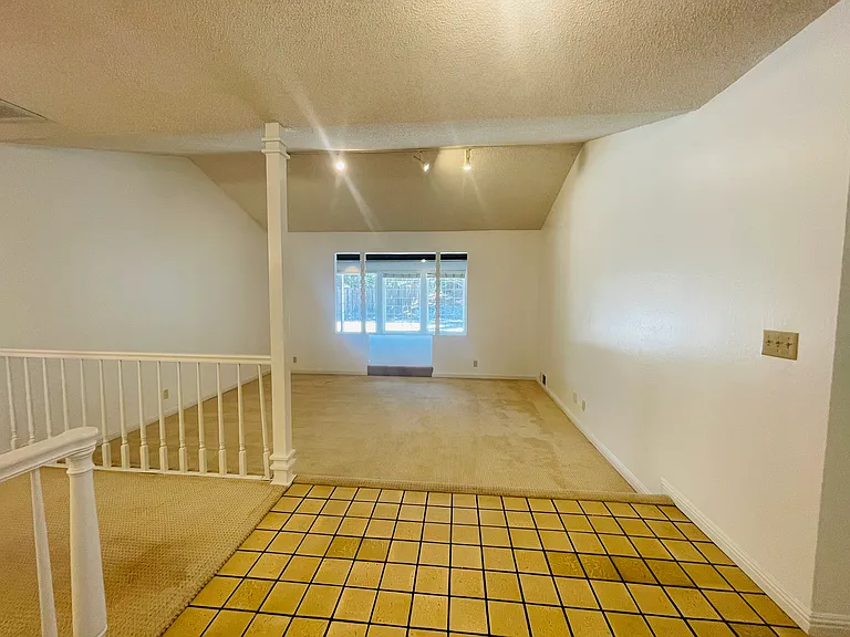 1150 Stafford Dr — Photo 8