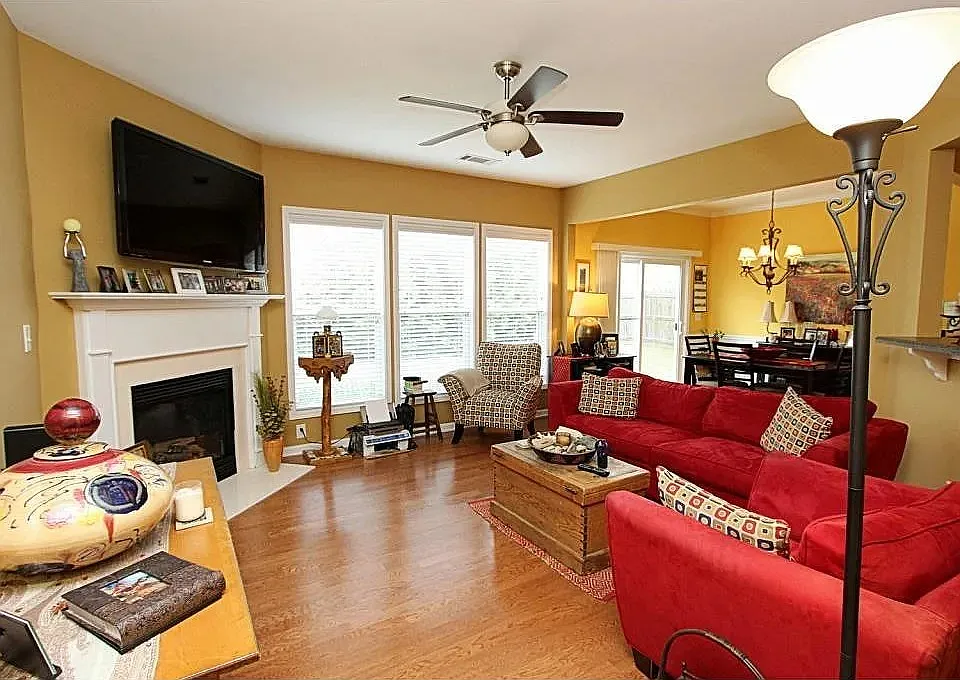 3 bed, 2.5 bath, 1932 sqft, $2,450 — Photo 3