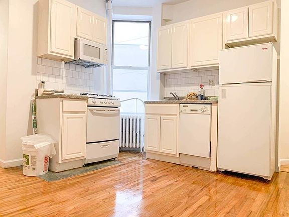 2nd image of 208 E 7th St #A1
