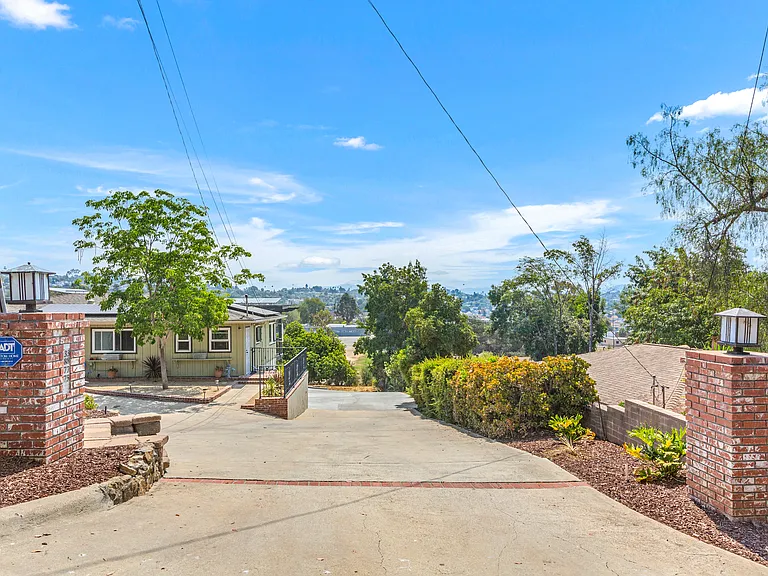 3877 Rogers Rd — Photo 20