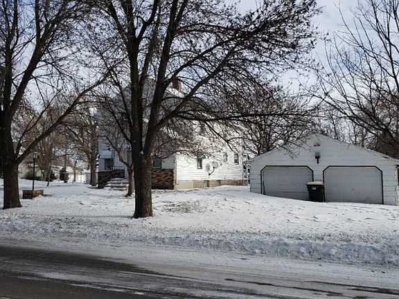 3rd image of 304 1st St N