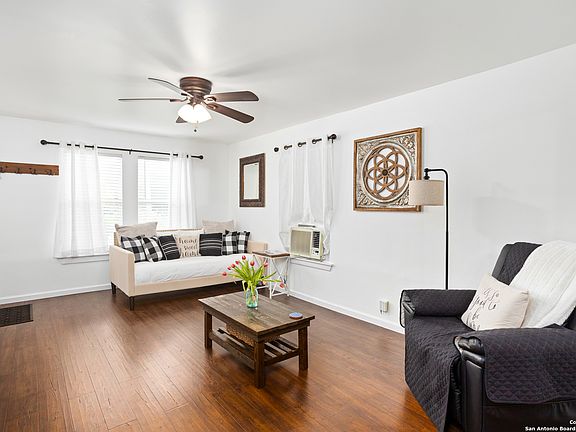 5th image of 4623 Lark Ave