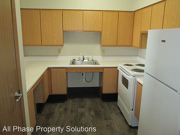 3rd image of 500 Maine St #402