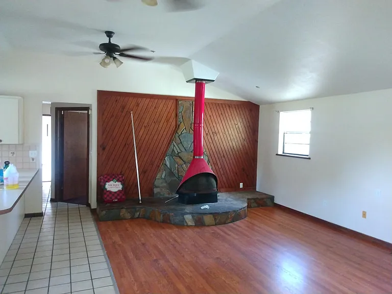 5564 W Woodlawn St — Photo 5