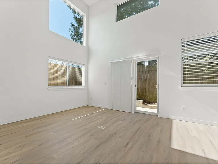 1820 NE Davis St #105 — Photo 16