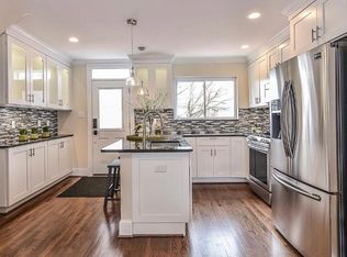 154 Lynhaven Dr, Alexandria, VA 22305