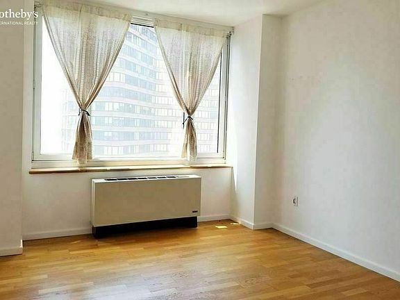 4th image of 635 W 42nd St APT 18H