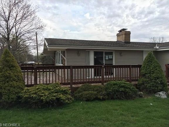 3rd image of 512 Peacock Ln