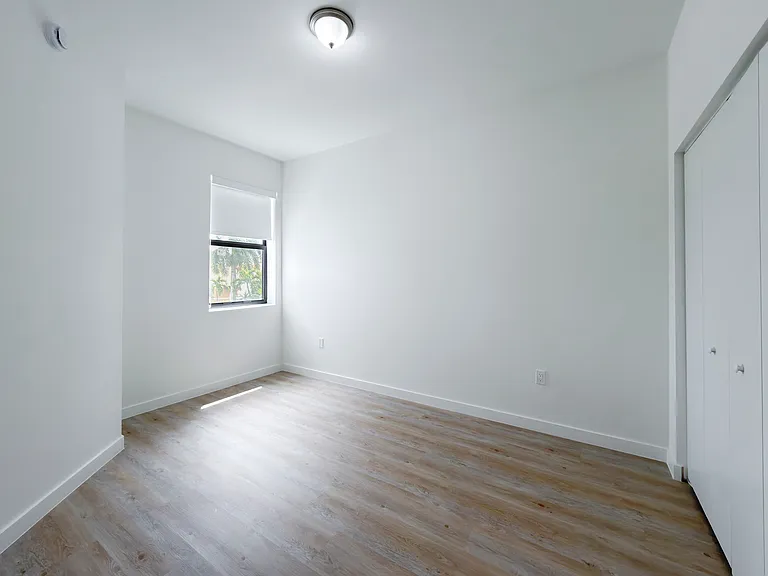 132 NW 10th Pl — Photo 13