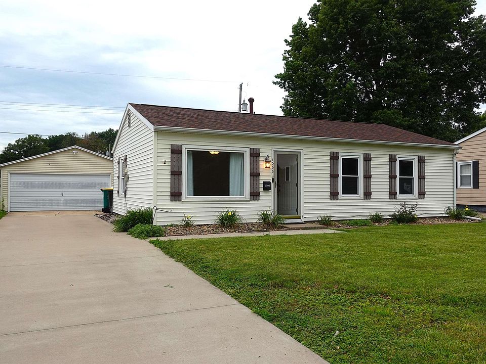 1st image of 1366 Russell Ave