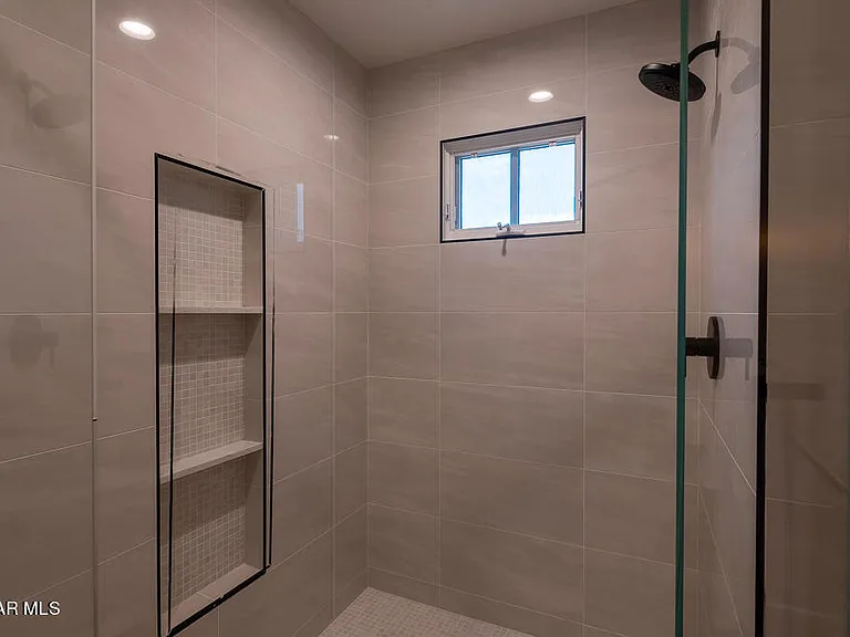 2390 Crombie Ct — Photo 37