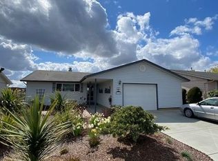 2190 Santiam Dr, Woodburn, OR