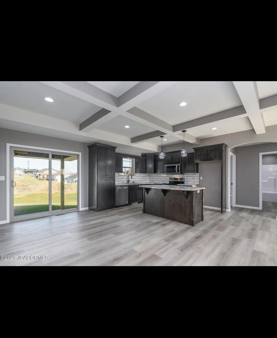 4 bed, 2400 sqft, $2,495 — Photo 4