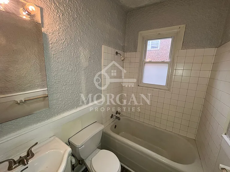 1231 W Walnut St #109 — Photo 6