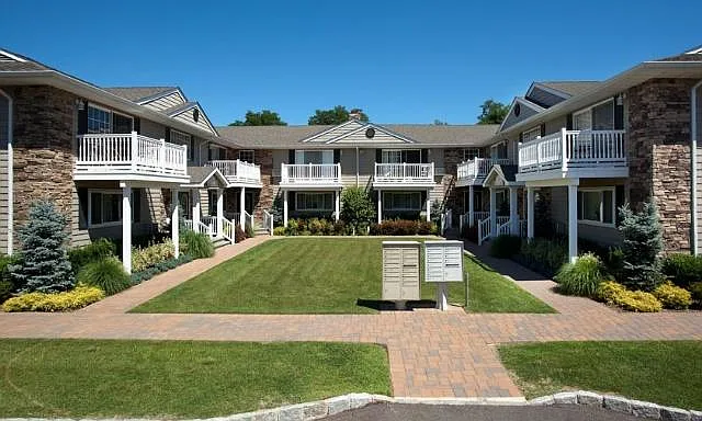 Fairfield Courtyard at Deer Park — Photo 27