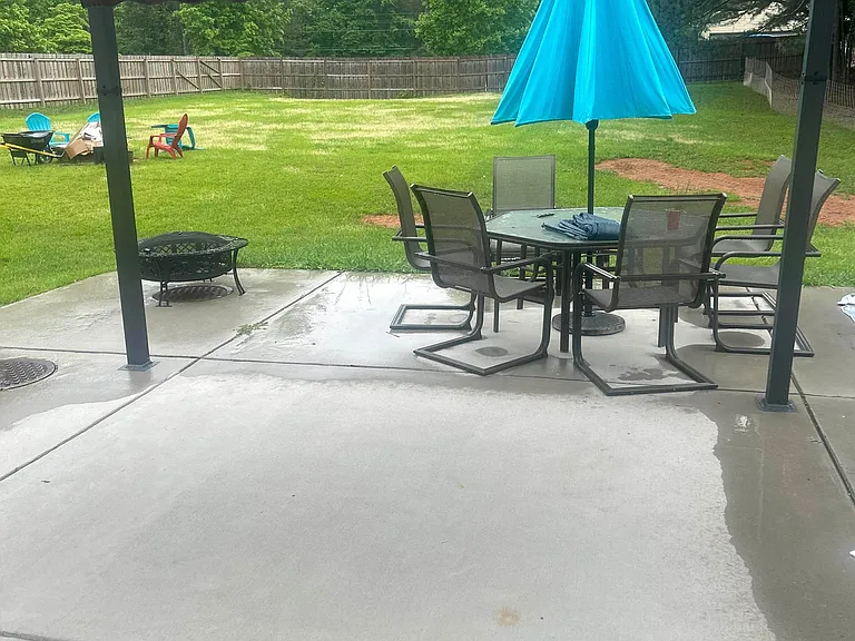 325 London Ln — Photo 21