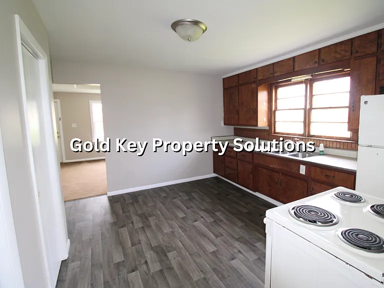 505 W 21st St — Photo 11