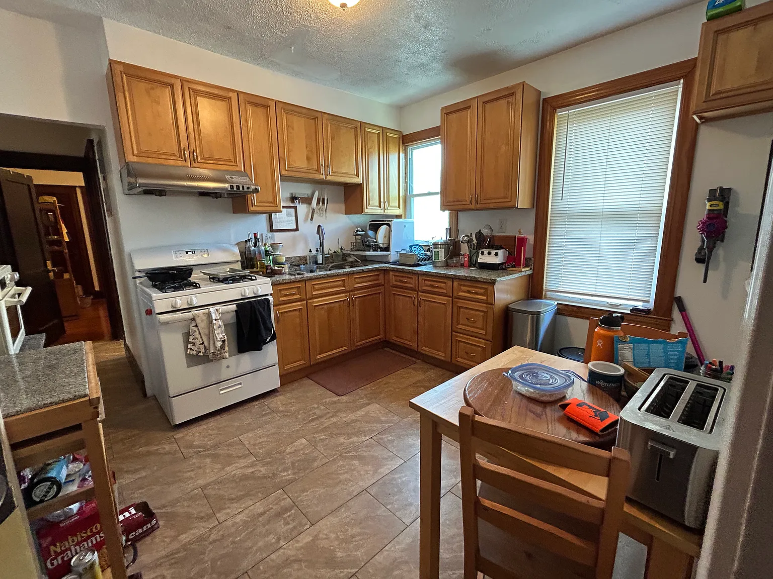 2 bed, 1100 sqft, $2,700 — Photo 2