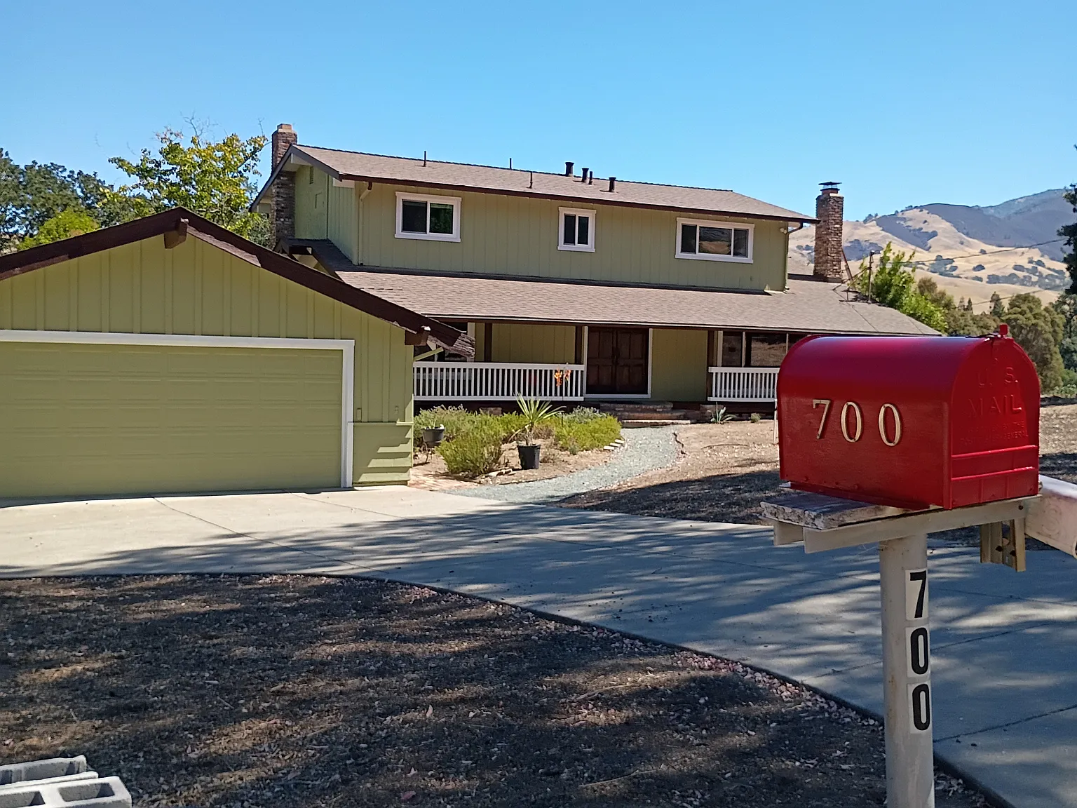 4 bed, 2400 sqft, $6,000 — Photo 2