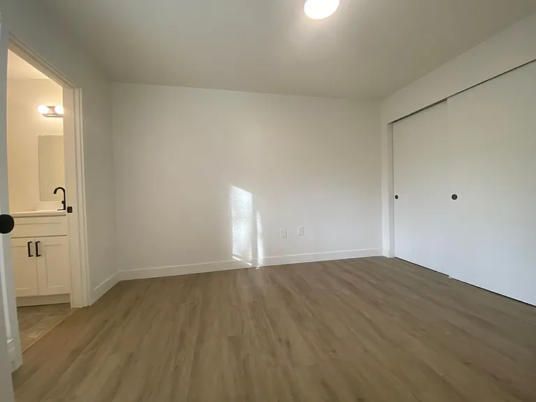 1 Bedroom Apartments In Downtown Tacoma! — Photo 17