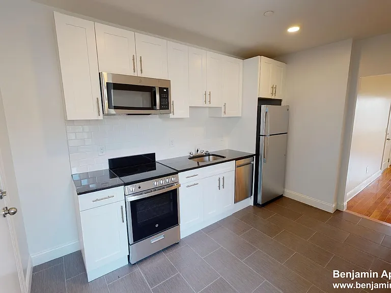 123 Sutherland Rd #L2 — Photo 6