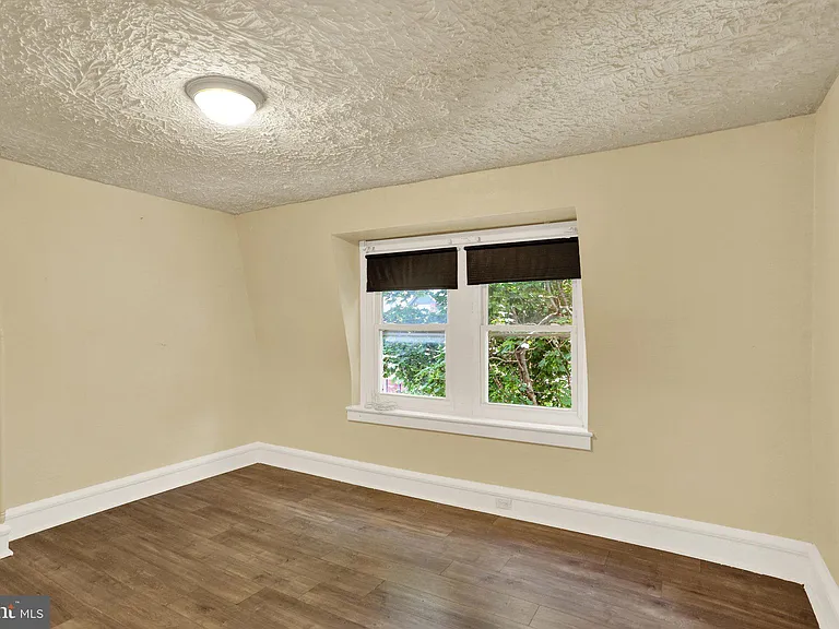 234 W Douglass St — Photo 24