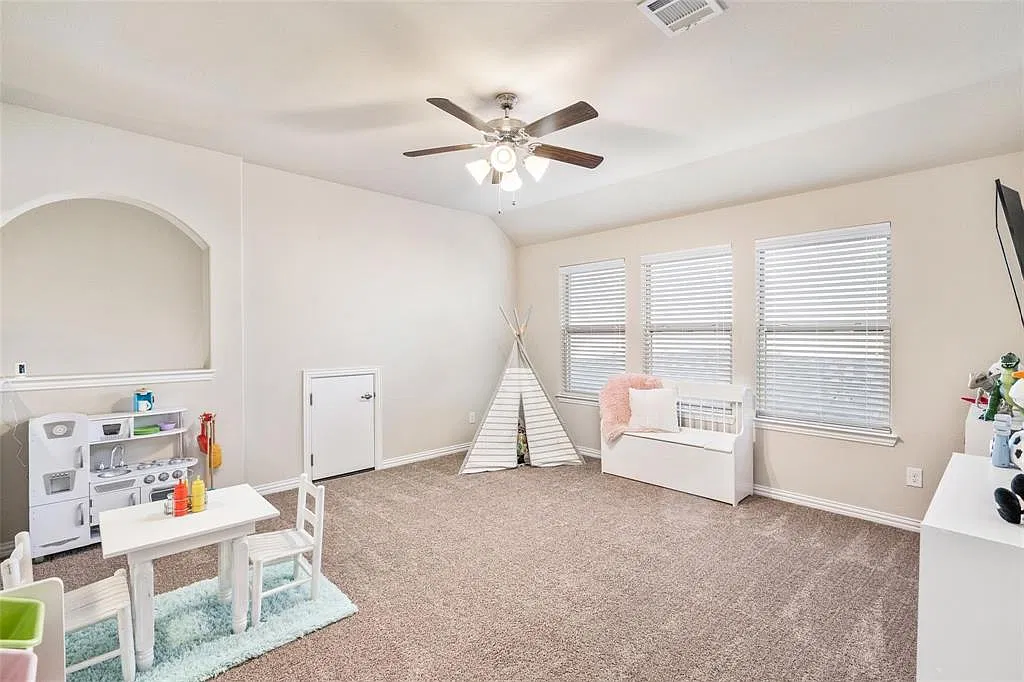 4 bed, 3.5 bath, 3030 sqft, $3,250 — Photo 4