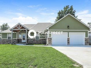 203 SE 25th St, Oak Grove, MO 64075