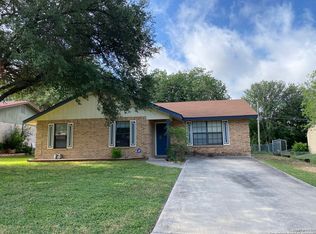 129 Barry St, Uvalde, TX 78801