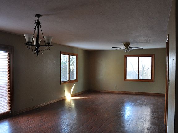 5th image of 124 49th Ave