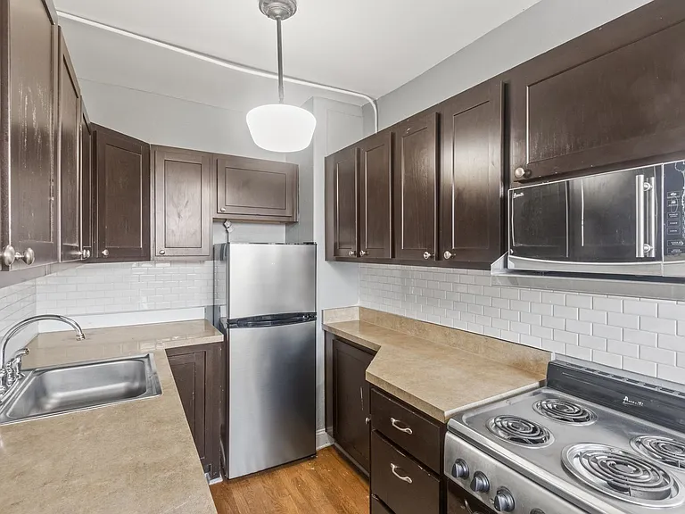 Piccadilly Apartments — Photo 56