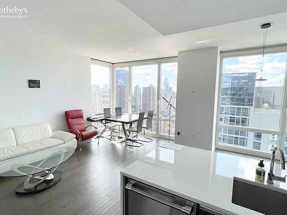 3rd image of 247 W 46th St APT 3002