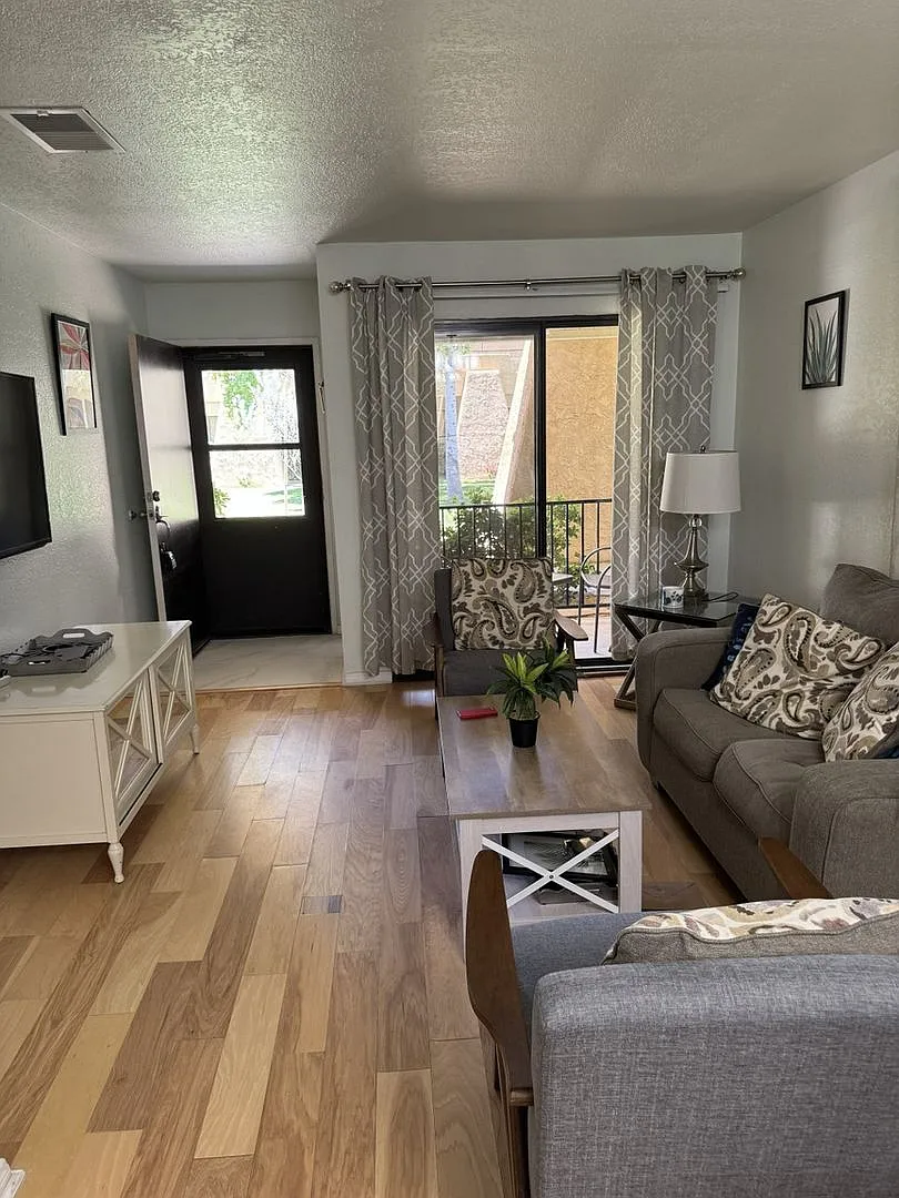 Charming 1BR Condo in Palm Springs — Photo 3