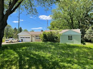 117 Oneida St, Delafield, WI 53018