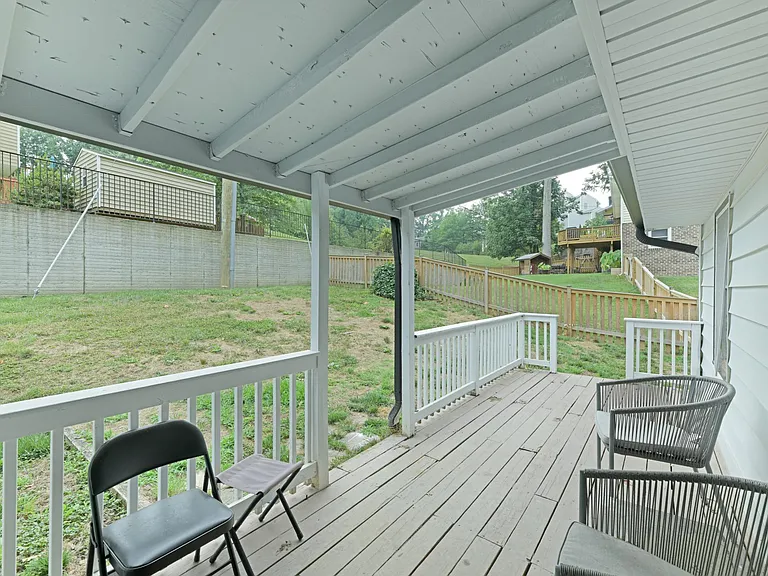 5616 Shade Tree Ln — Photo 16