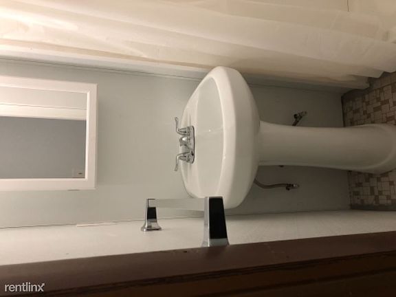 2nd image of 831 Farmington Ave #1