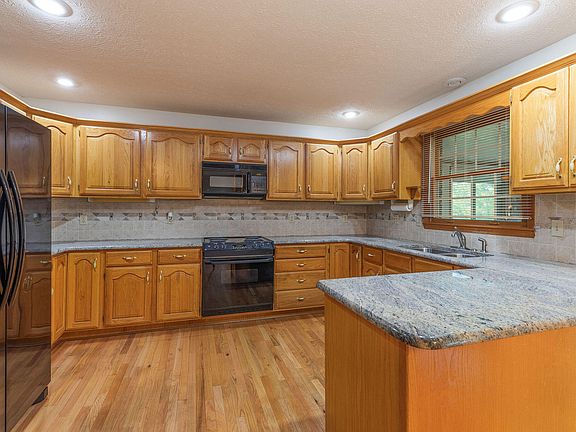 5th image of 2170 E Inman Street