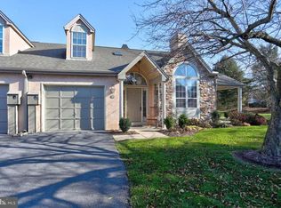 112 Greenview Dr, Lancaster, PA