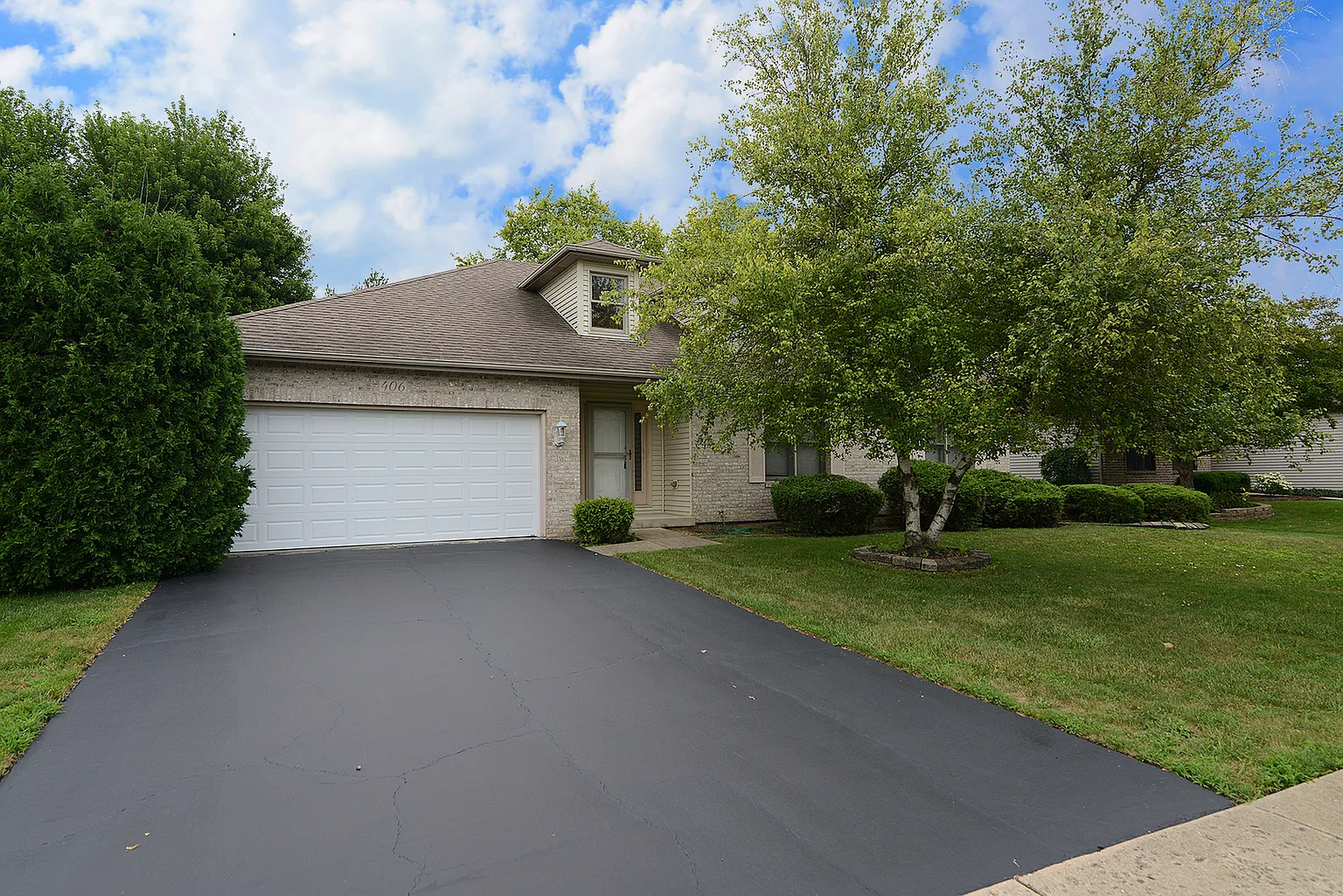 406 Windsor Dr photo 1