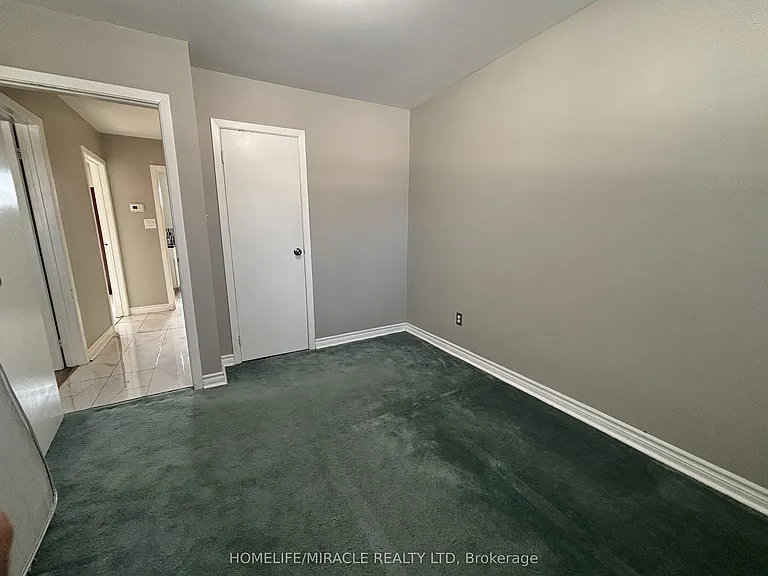 219 McMurchy Ave S #MAIN — Photo 23