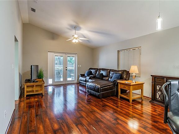 5th image of 3442 Reserve Cir N