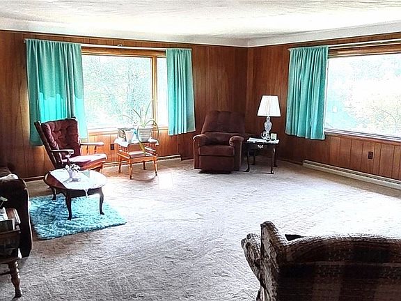 4th image of 645 Lake Rd