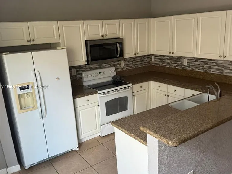 12947 SW 135th Ter #12947 — Photo 3