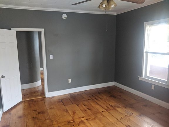 4th image of 74 Kinsley St #A