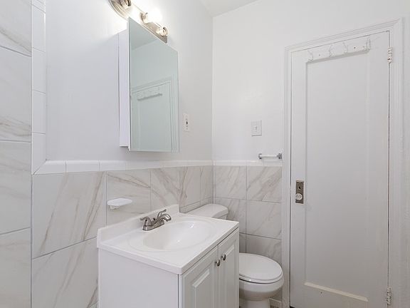 5th image of 4325 43rd St APT 4D