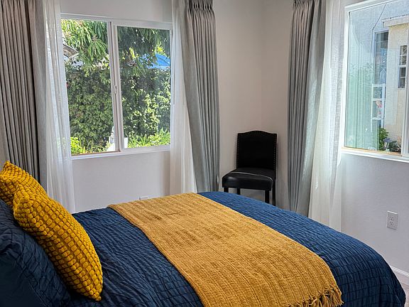 4th image of 2115 1/2 S Rimpau Blvd