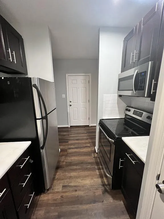 441 Mellon St SE — Photo 2